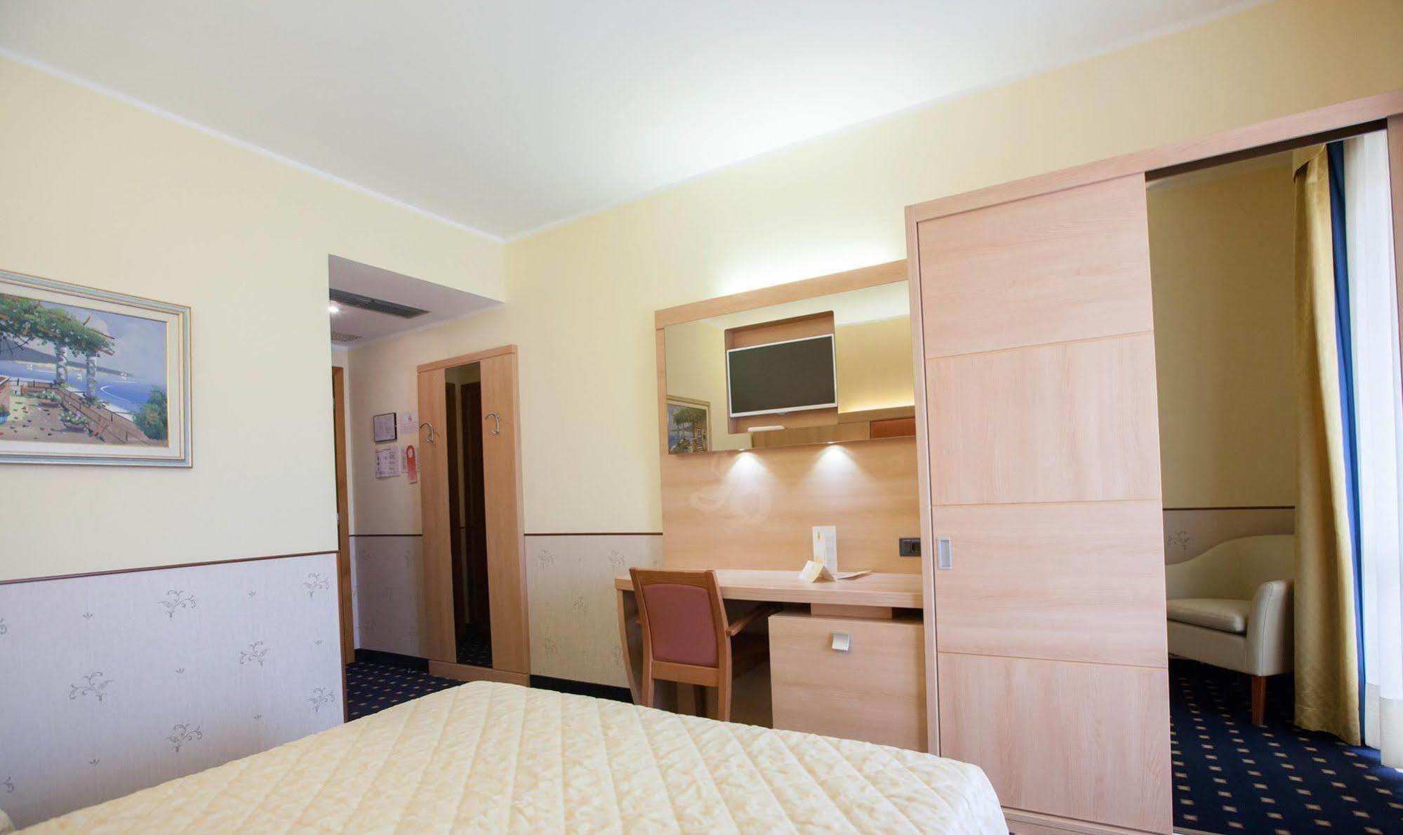 Hotel Gardenia & Villa Charme Adults Friendly 4Star Service Bardolino Exterior photo